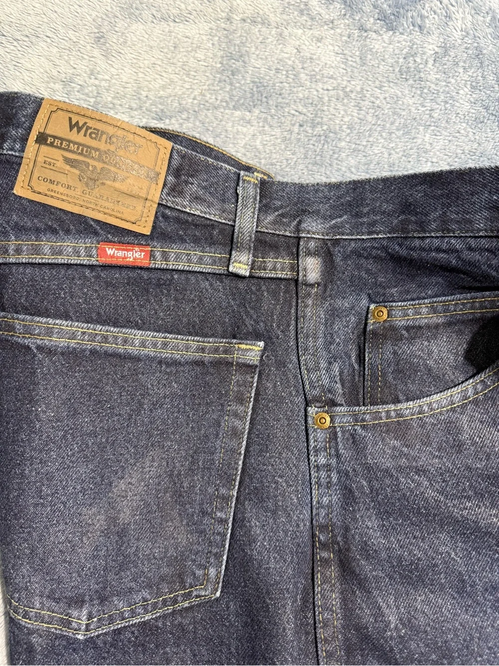 Wrangler Men's Dark Blue Relaxed Fit Jeans